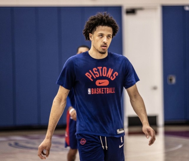 青岛总经理：去年春节有经纪人偷偷给杨瀚森父母打电话 让球员抛开青岛这边