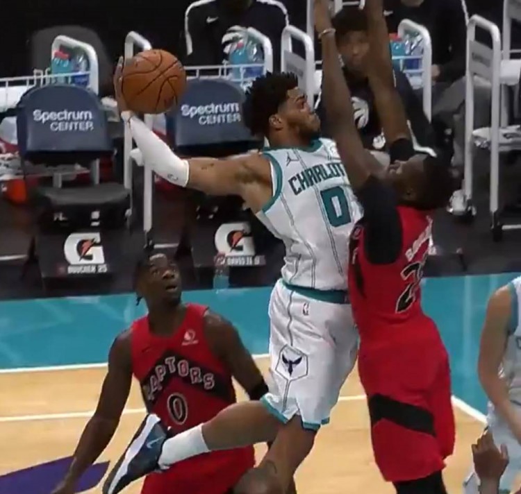 杰伦-布朗父亲谋杀案细节曝光：仅因开车门引发冲突 将对方捅到内脏外露