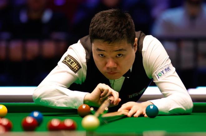 滕哈赫用一 滕哈赫用一