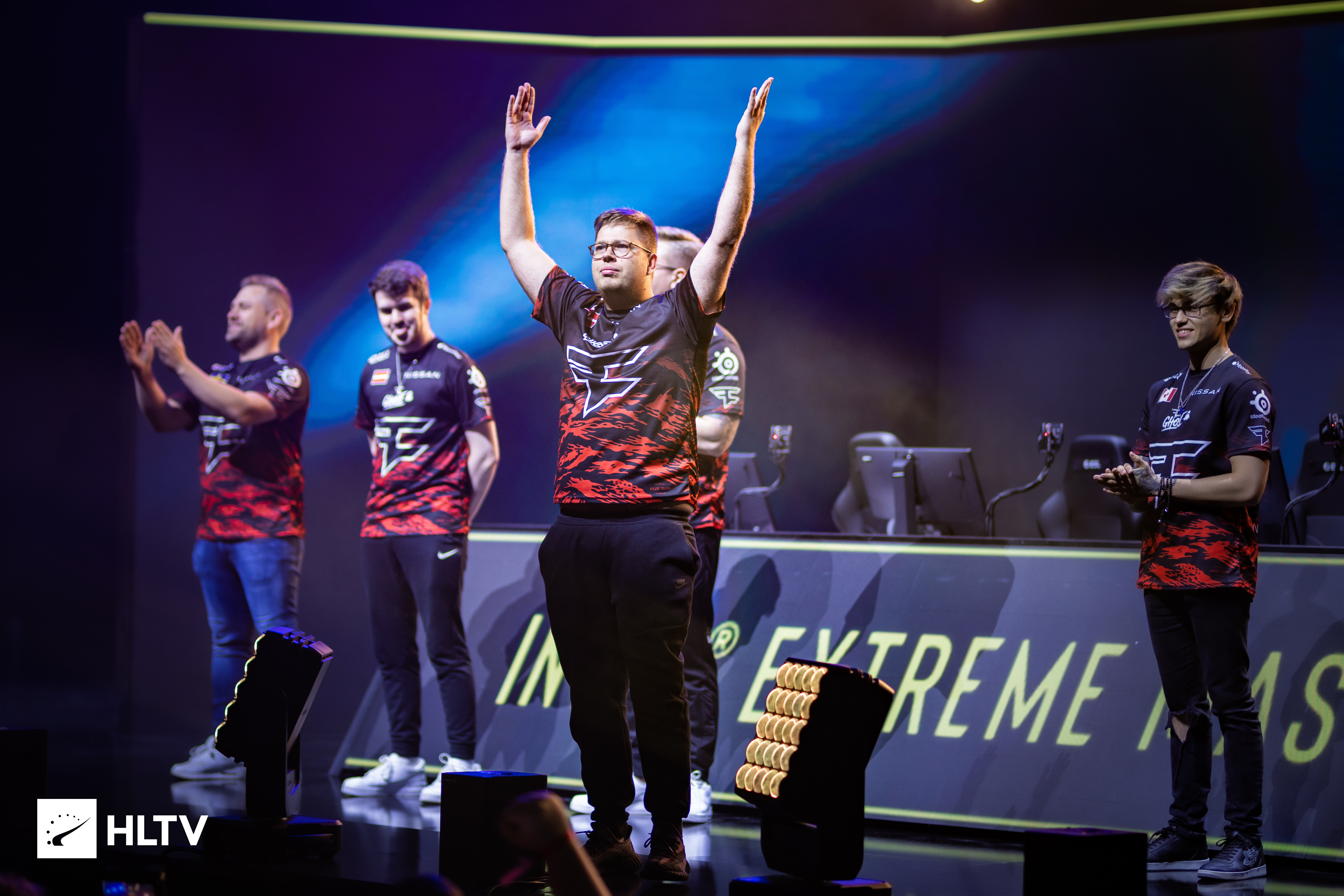 中路短传 中路短传