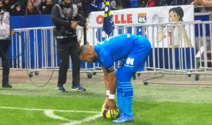 牌塑造的重 牌塑造的重